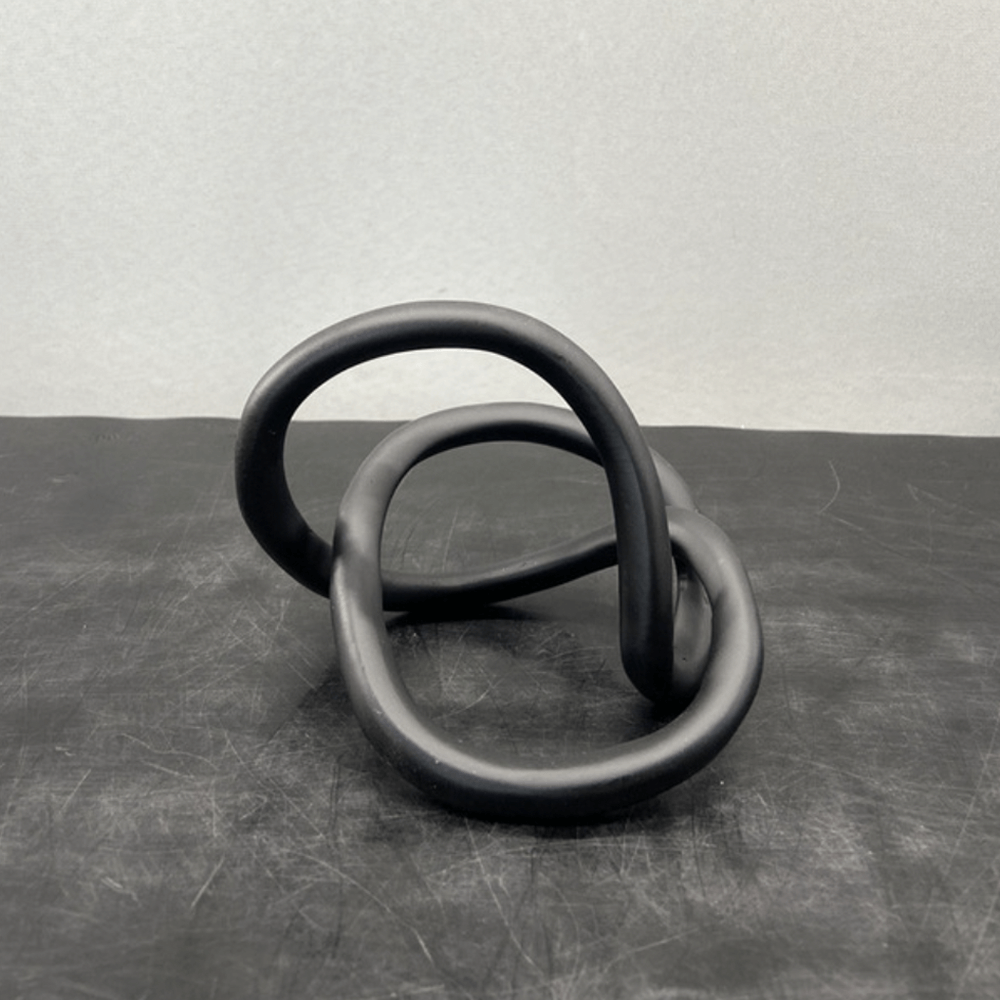 Minimalistische Knotenskulpturen
