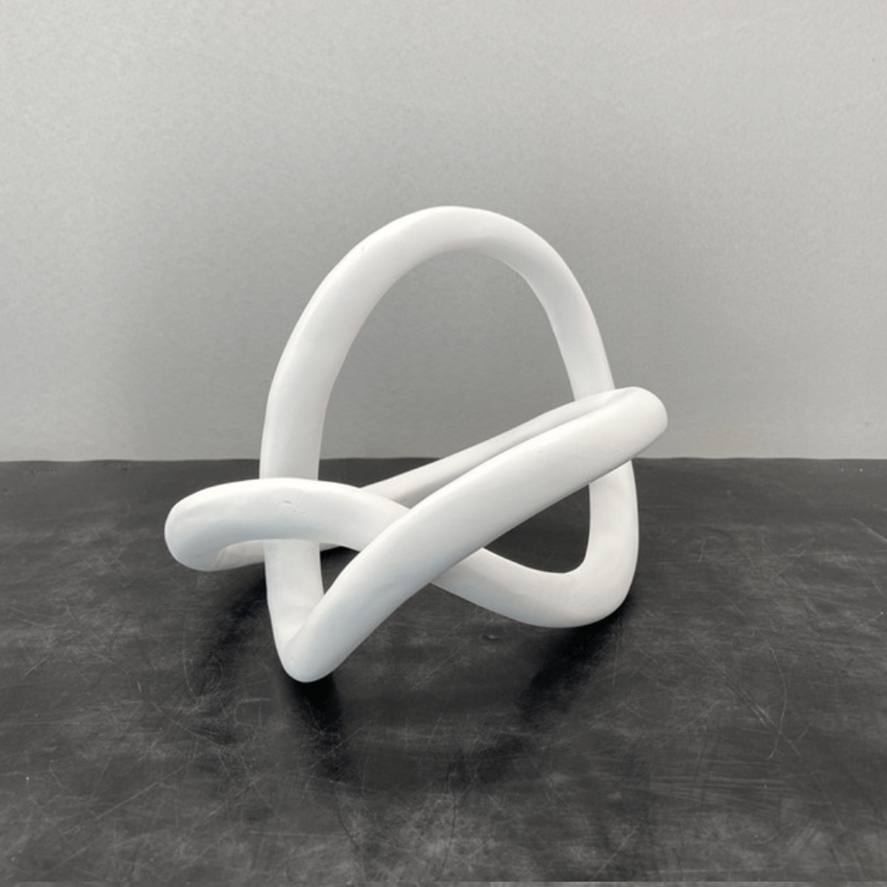 Minimalistische Knotenskulpturen