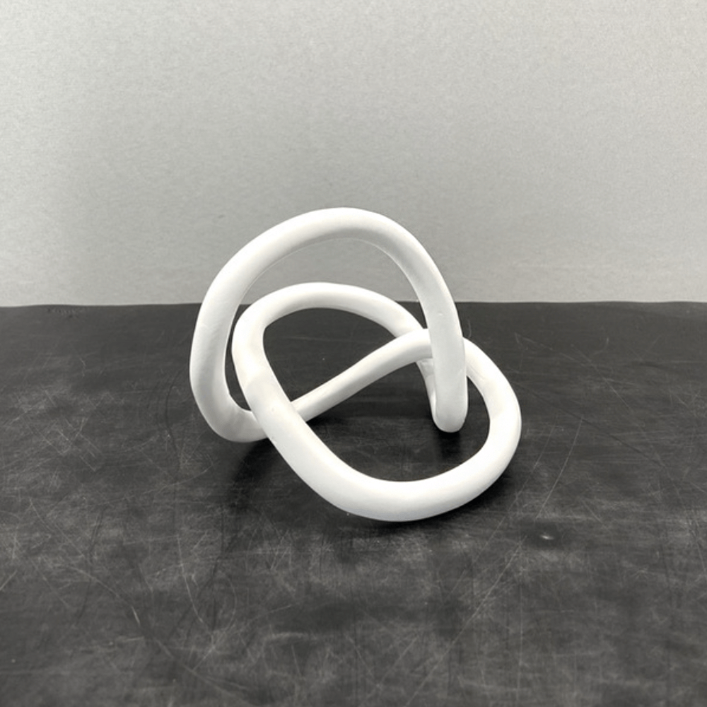 Minimalistische Knotenskulpturen