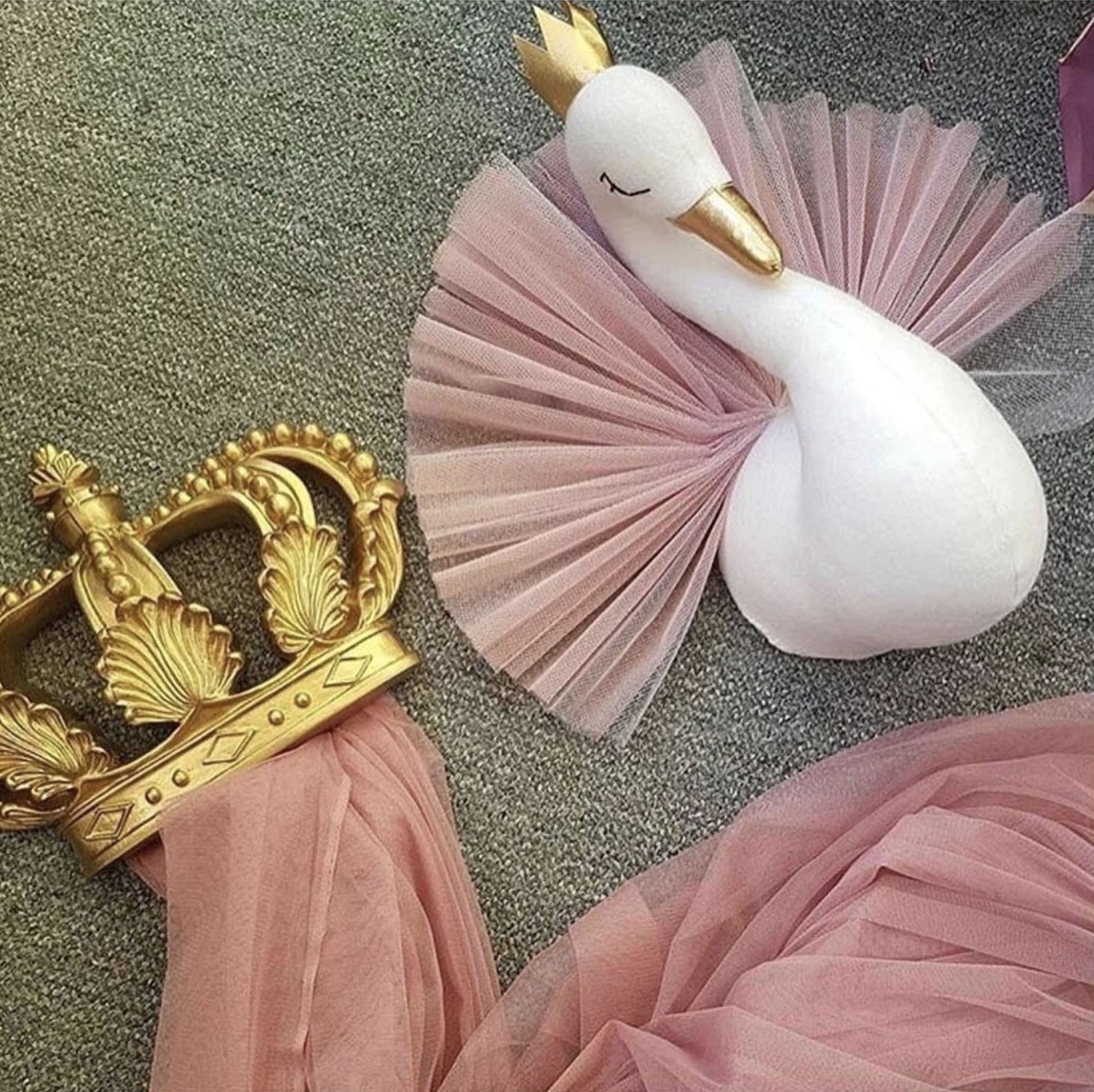 Girls Bedroom wall decor, Wall swan decoration