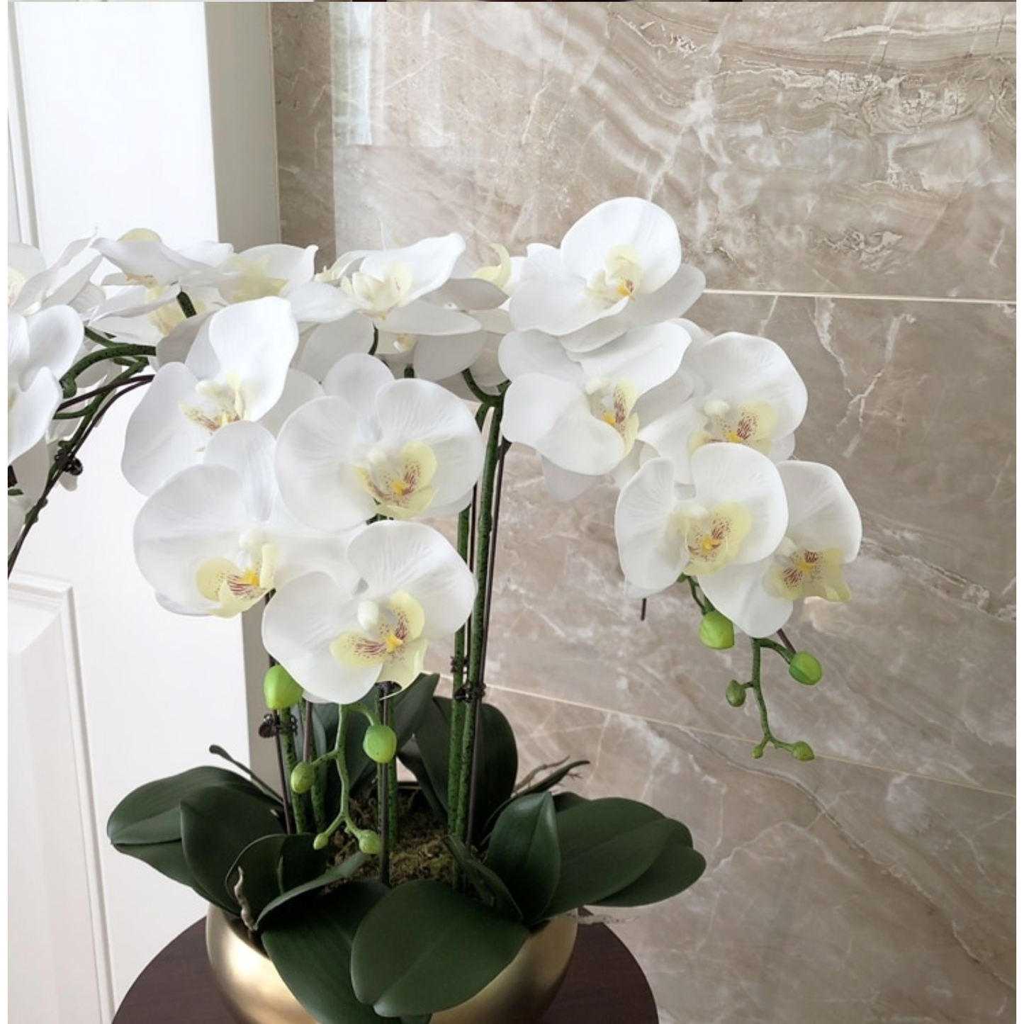 Realistinen keinotekoinen orkidea