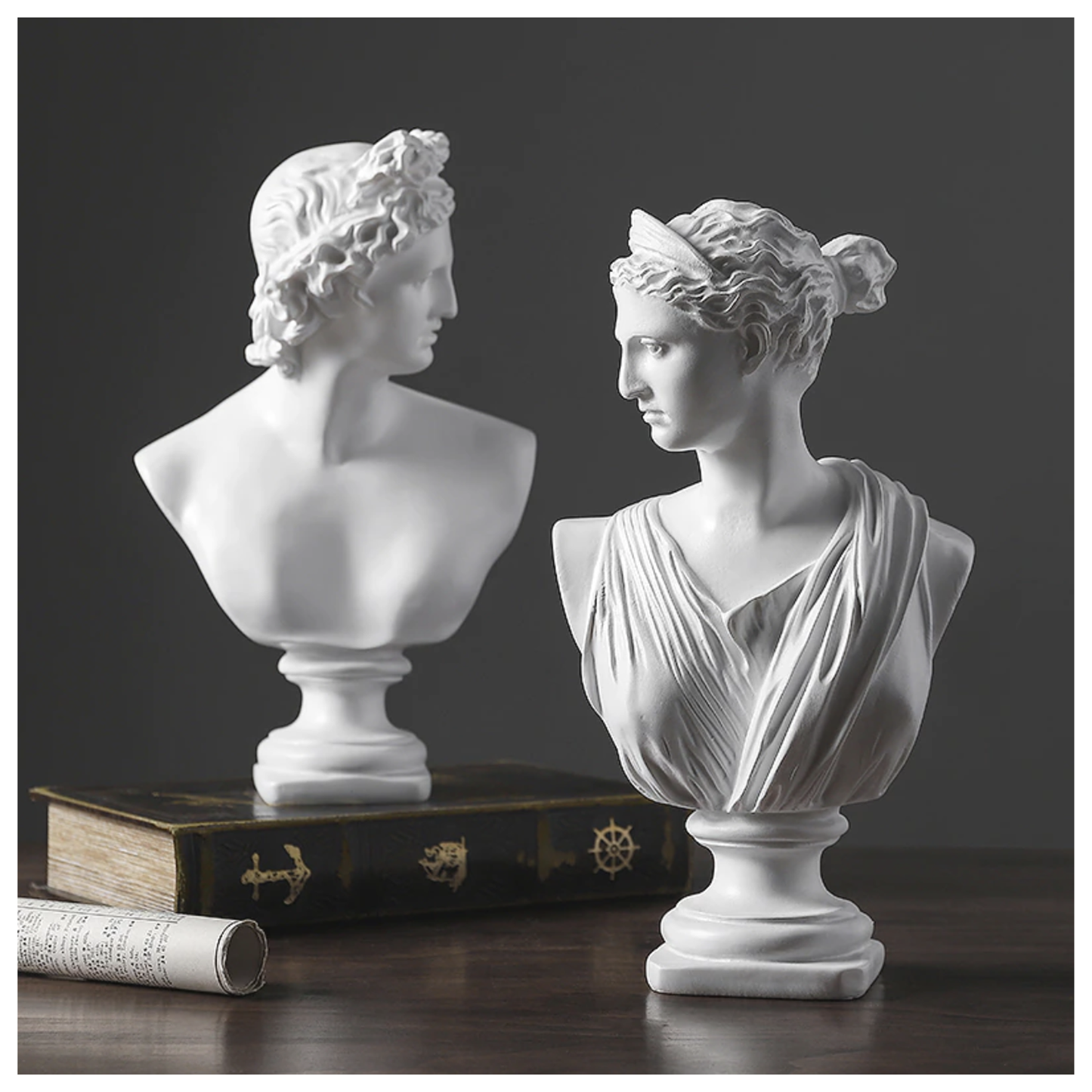 Griechische Venus- und David-Statuen