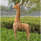 Realistinen jättiläinen pehmolelu kirahvi