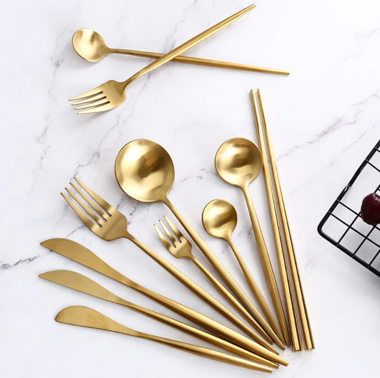 Luxus-Geschirr-Set mit goldenem Spiegel - 24-teilig