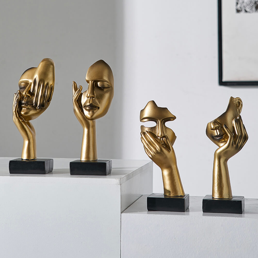 Goldene Gesichtsskulpturen