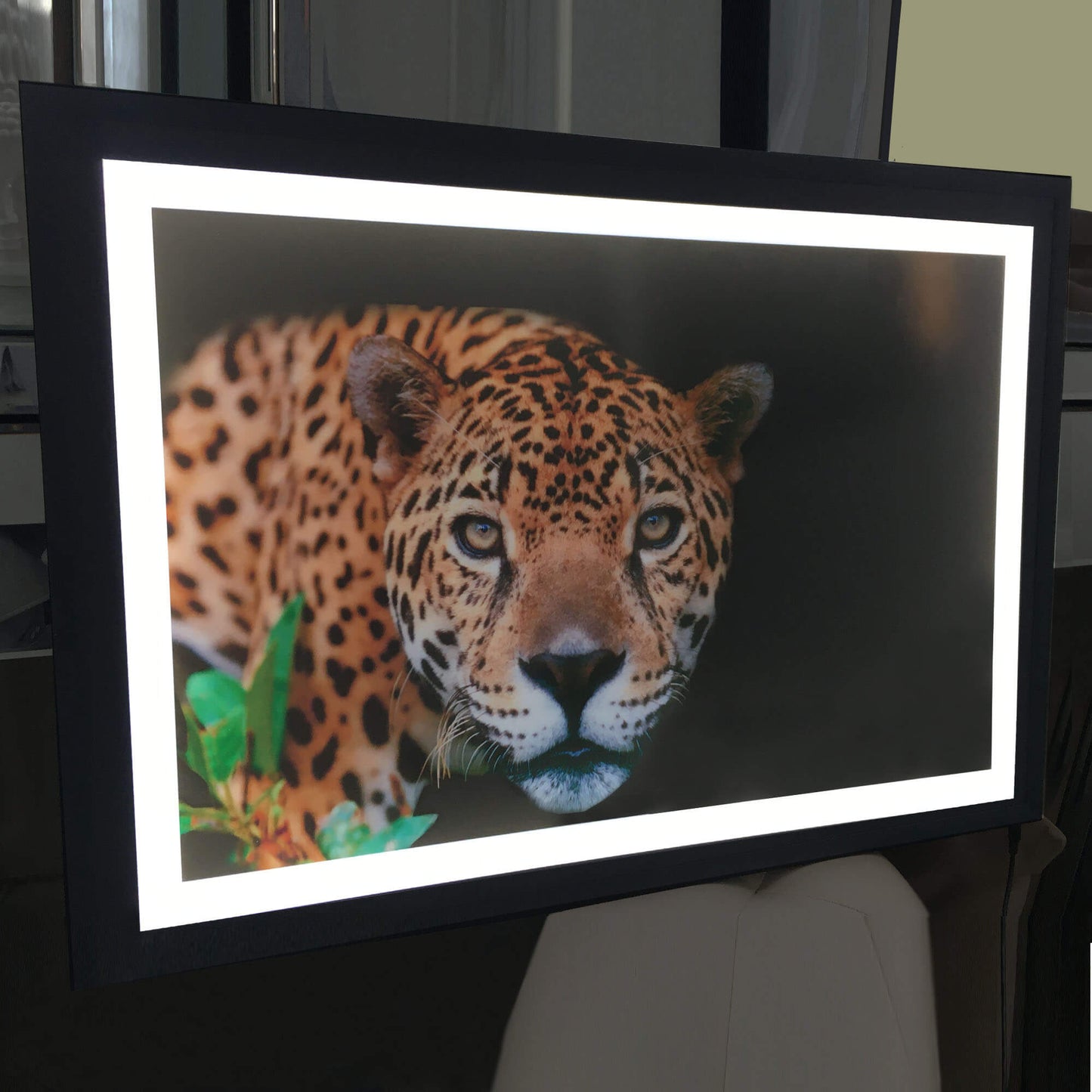 LED-taustavalaistu leopardikehystetty taidevalo (C)